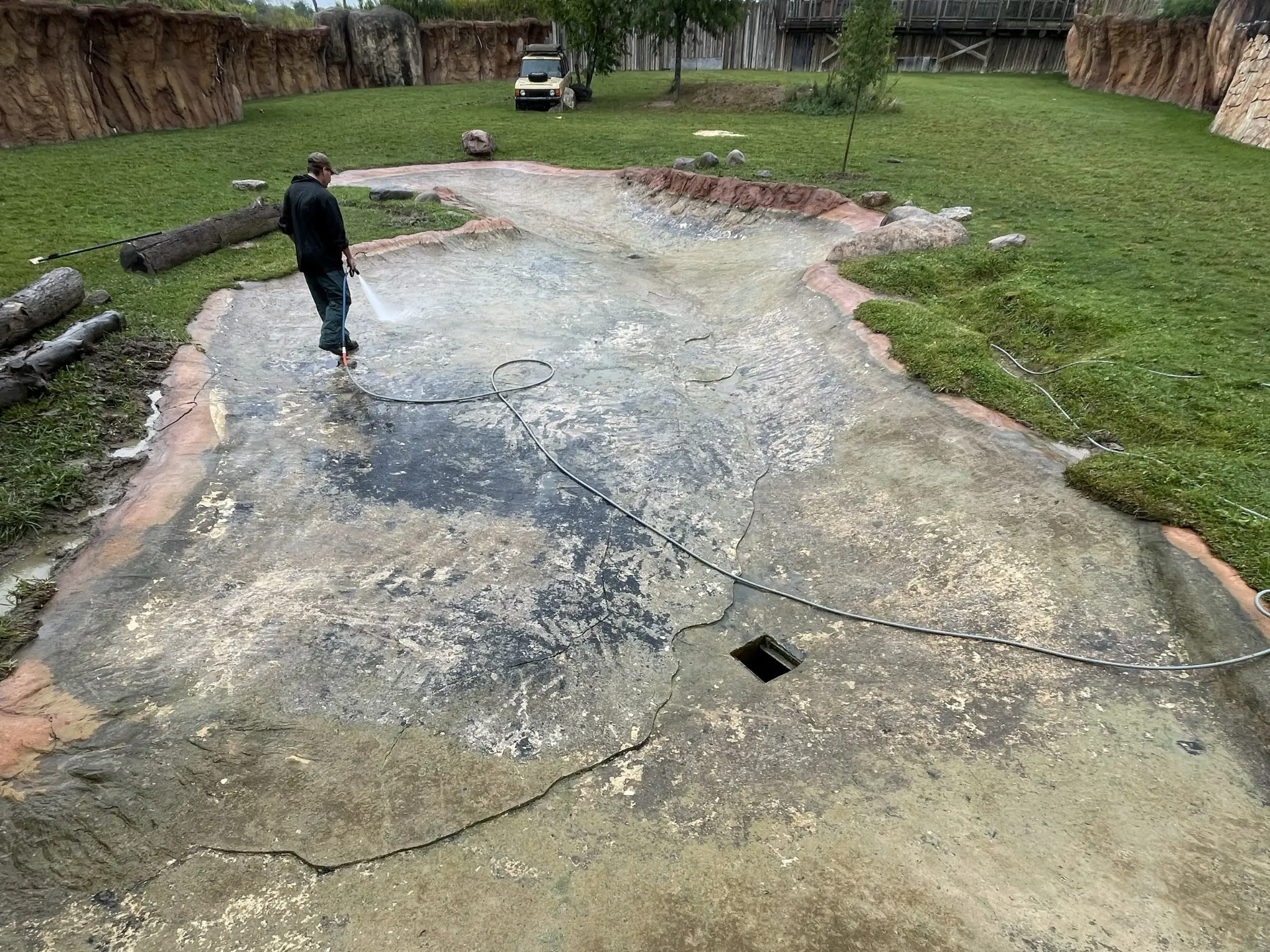 columbus-zoo-watering-hole-pressure-washing A watering hole in the process of being pressure washed by power clean at the Columbus zoo